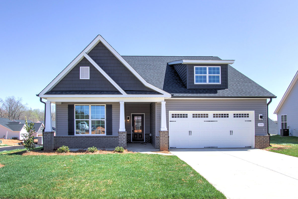 https://assets.windsorhomes.us/img/Pinehurst_3_A_BD_lot59_3987 foxglove_exterior_front.jpg